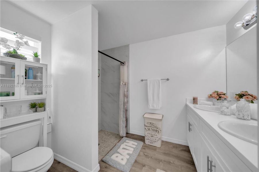 Furnished interior view inside a new home in , Lehigh Acres (Image 16). Furnished interior view inside a new home in , Lehigh Acres (Image 16).