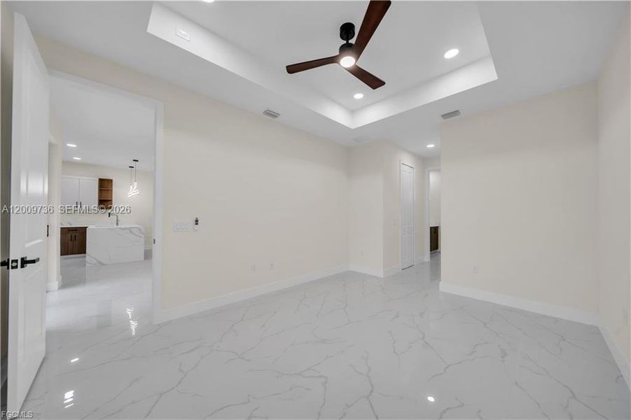 Spacious, unfurnished interior of a new home in , Lehigh Acres (Image 9).