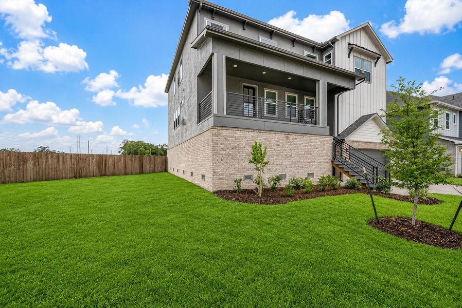 Big side front yard too!