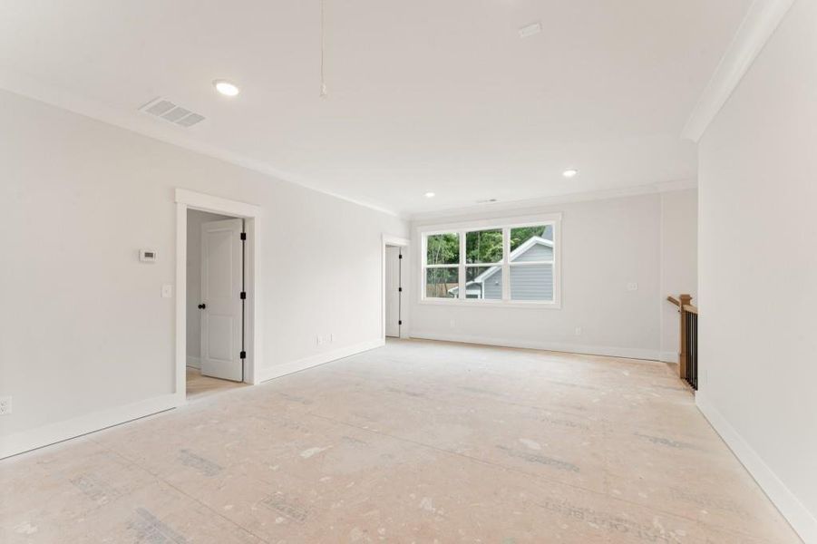 Spacious, unfurnished interior of a new home in Arden on Lanier, Cumming (Image 13).