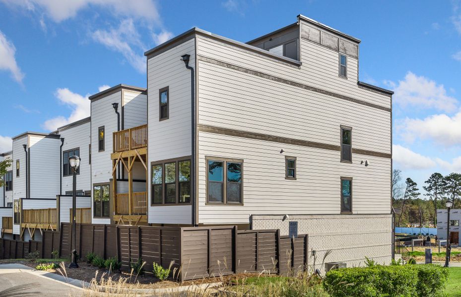 Representative exterior details of a home built from the Hutton by Pulte Homes in Altus at The Quarter, Atlanta (Image 3).