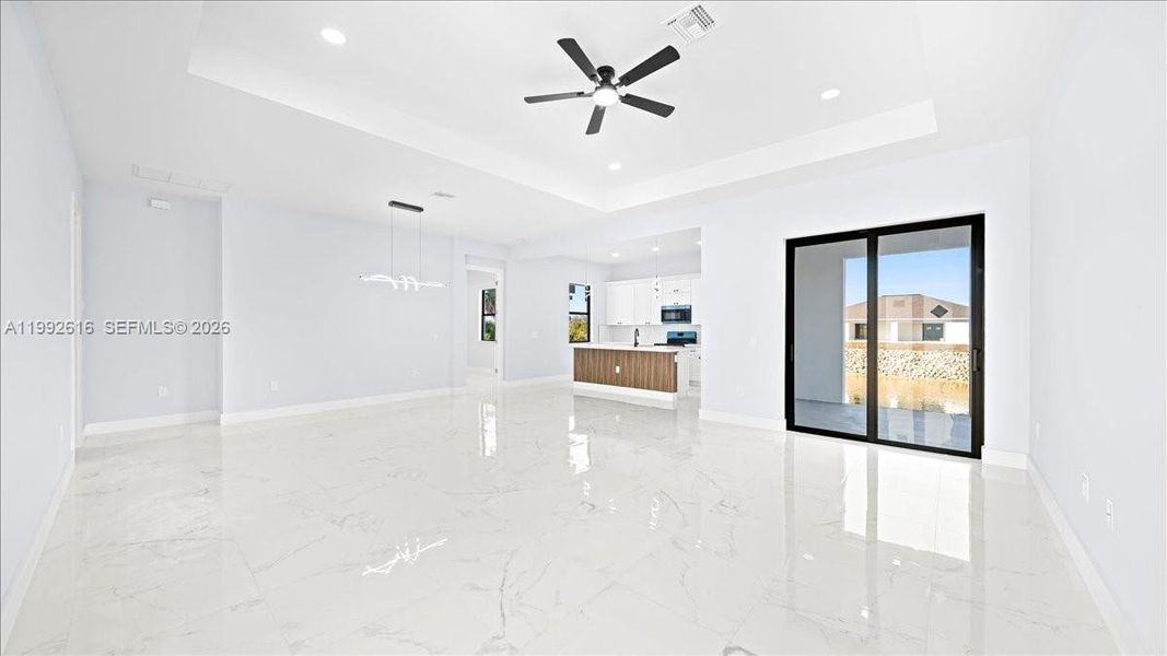 Spacious, unfurnished interior of a new home in , Cape Coral (Image 19).