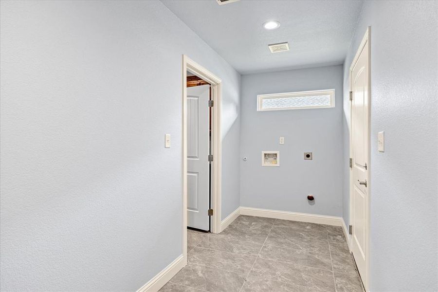 Spacious, unfurnished interior of a new home in , Granbury (Image 15). Spacious, unfurnished interior of a new home in , Granbury (Image 15).