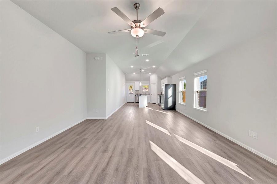 Spacious, unfurnished interior of a new home in ValleyBrooke, Mesquite (Image 31). Spacious, unfurnished interior of a new home in ValleyBrooke, Mesquite (Image 31).