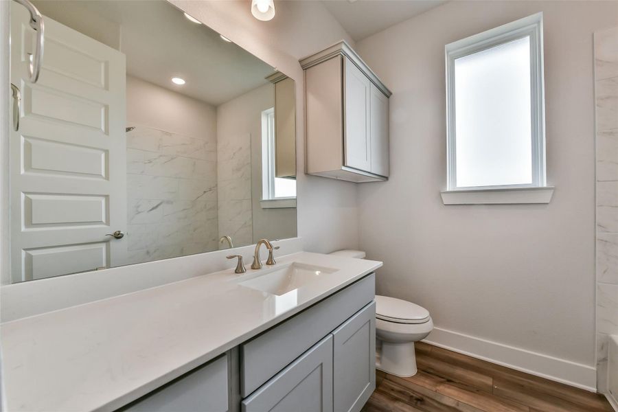 Furnished interior view inside a new home in , Texas City (Image 6).