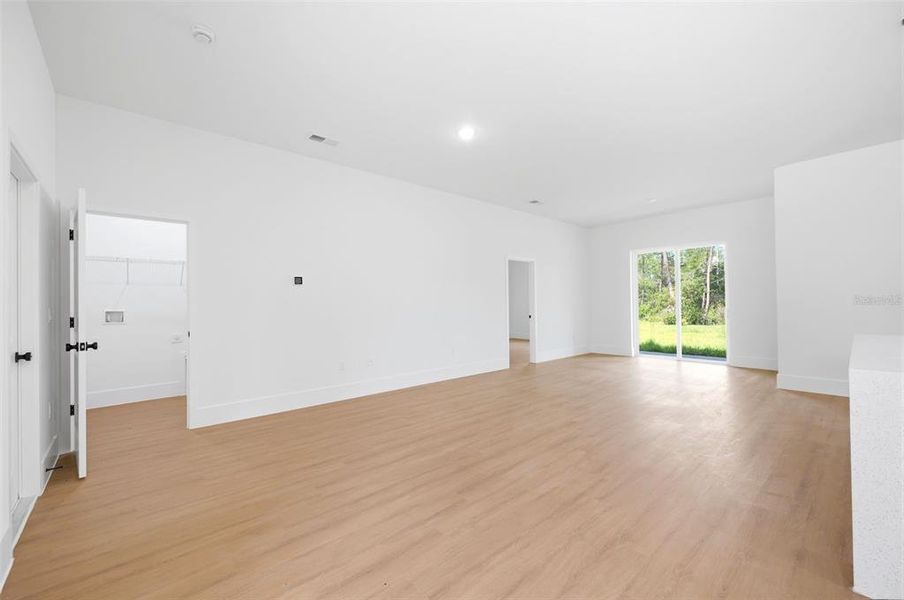 Spacious, unfurnished interior of a new home in , Ocala (Image 13).