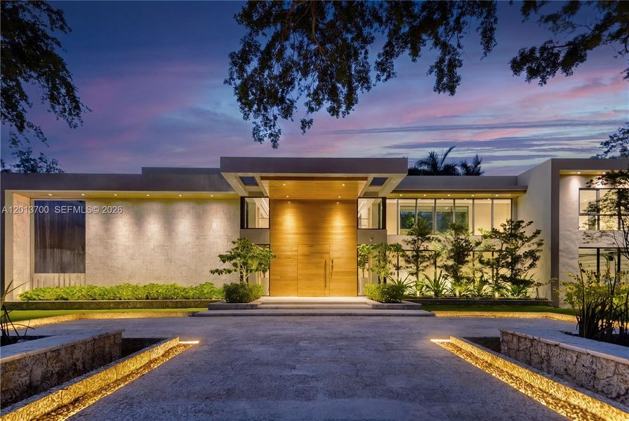 Exterior details and patio area of a home in , Pinecrest (Image 12).