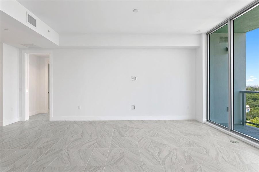 Spacious, unfurnished interior of a new home in , St. Petersburg (Image 23).