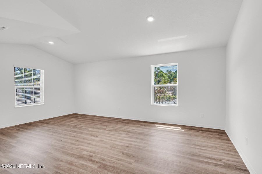 Spacious, unfurnished interior of a new home in Rolling Hills, Green Cove Springs (Image 16).