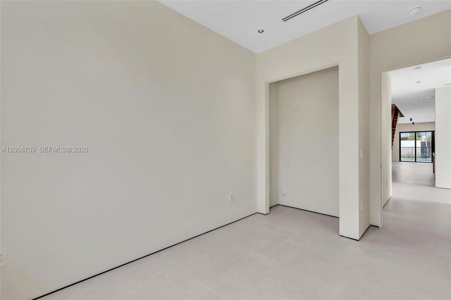 Spacious, unfurnished interior of a new home in , Miami (Image 47).