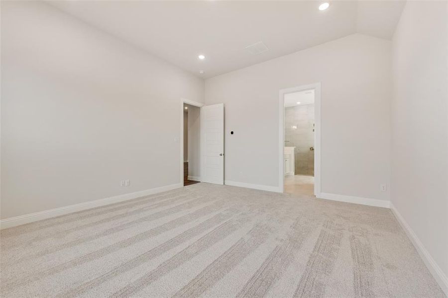 Spacious, unfurnished interior of a new home in Villages of Creekwood, Frisco (Image 19).