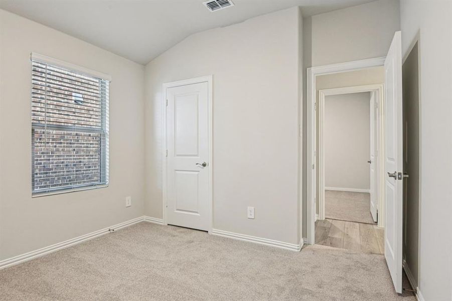 Spacious, unfurnished interior of a new home in Stonehaven, Seagoville (Image 33).