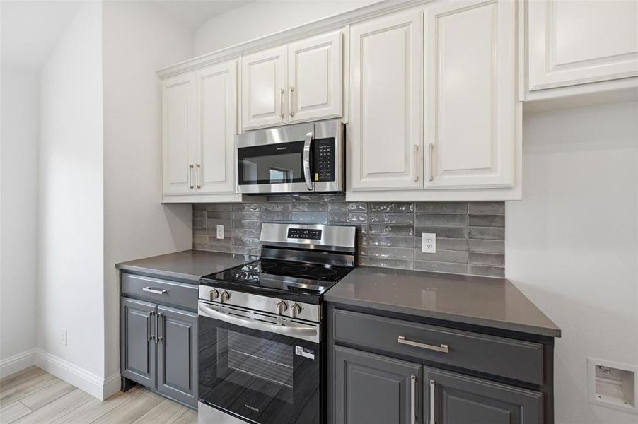 Furnished interior view inside a new home in Trail Creek, Cleburne (Image 8). Furnished interior view inside a new home in Trail Creek, Cleburne (Image 8).