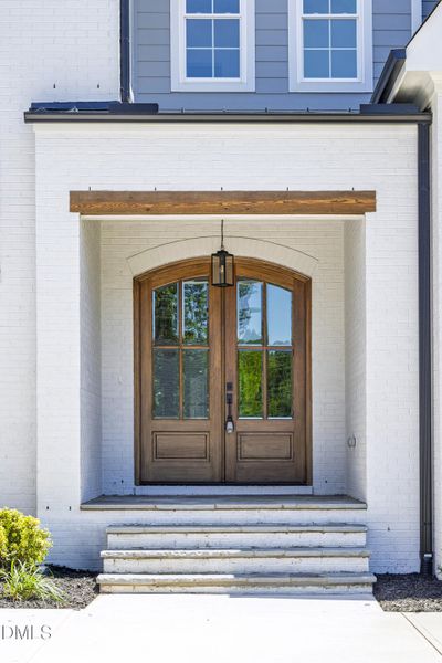 300_MEADOW_WALK_DR_EXTERIOR_03