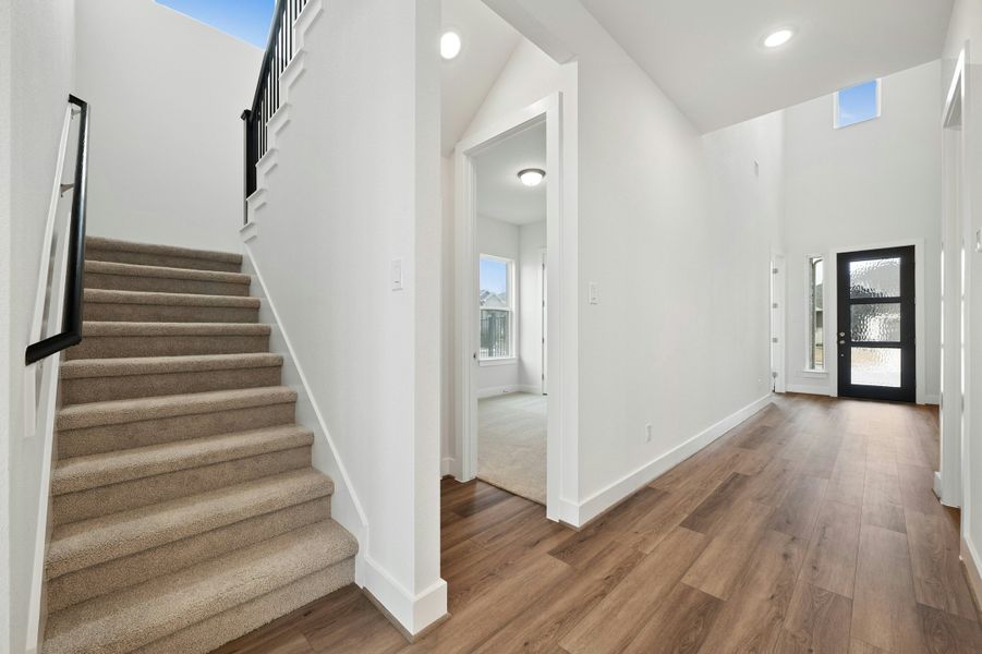 Spacious, unfurnished interior of a new home in Santa Rita Ranch, Liberty Hill (Image 27).