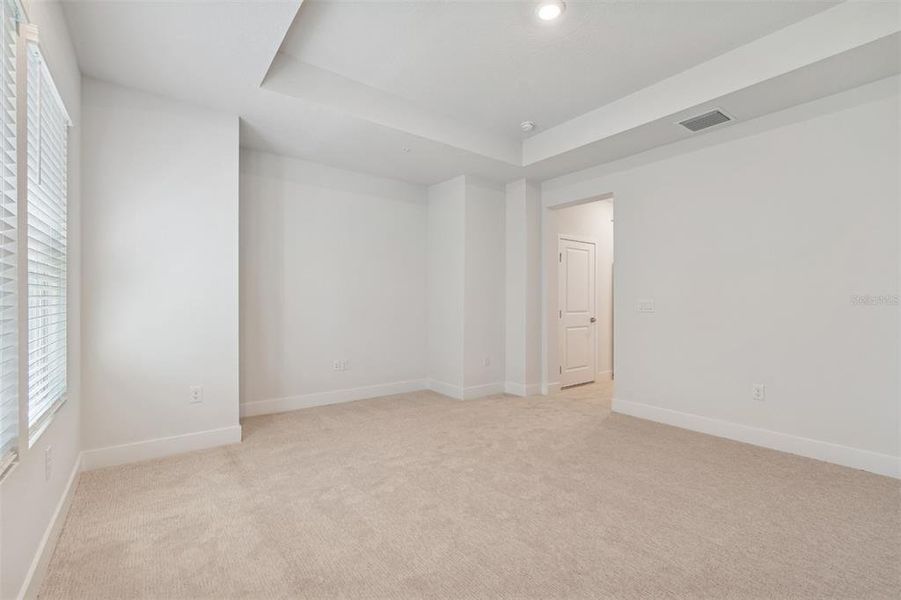 Spacious, unfurnished interior of a new home in Apex at Seminole Heights, Tampa (Image 17).