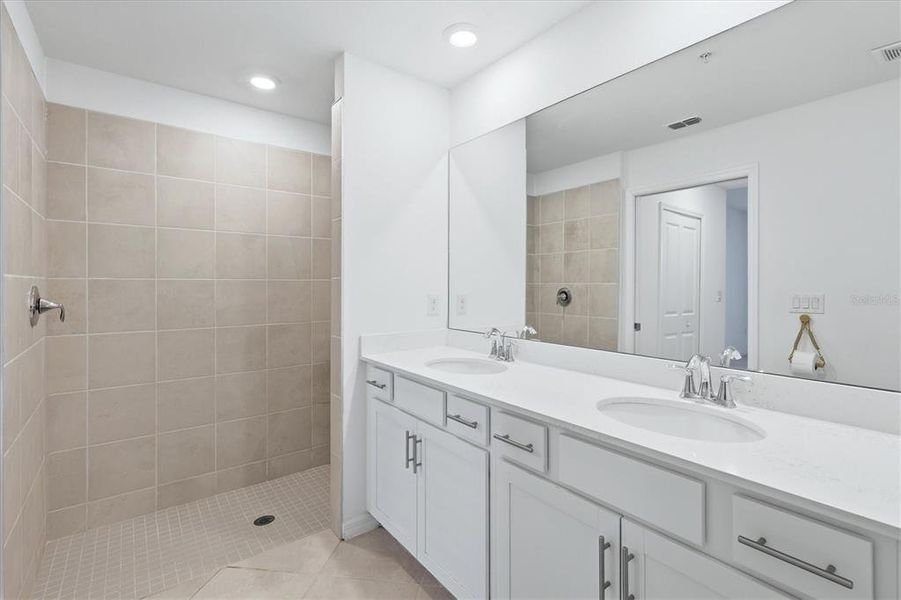 Furnished interior view inside a new home in , Venice (Image 9).