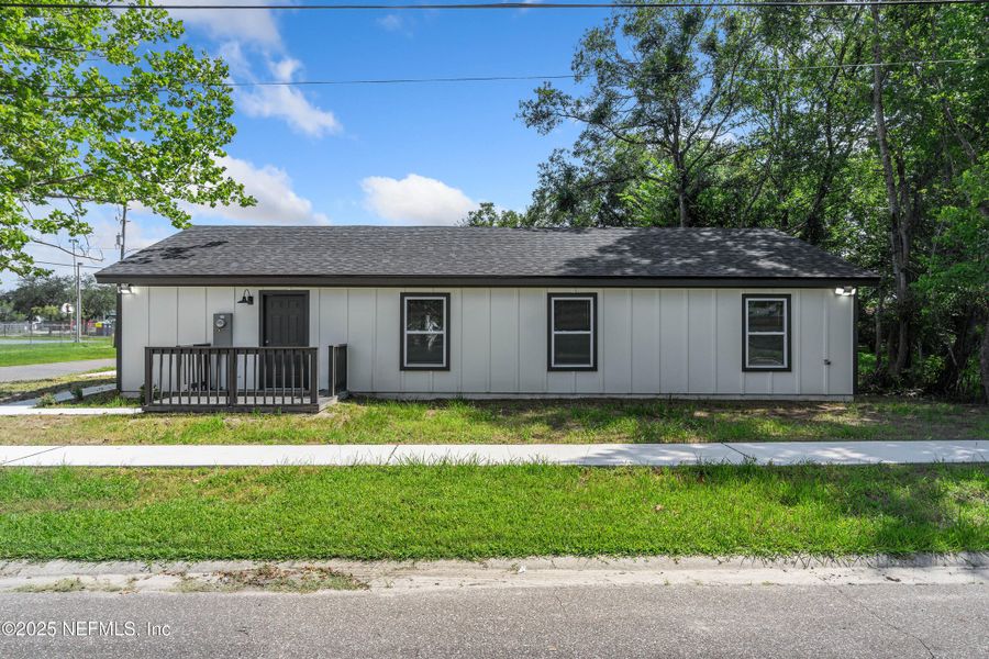 Front exterior of a new home in , Jacksonville, FL, highlighting curb appeal (Image 19). Front exterior of a new home in , Jacksonville, FL, highlighting curb appeal (Image 19).