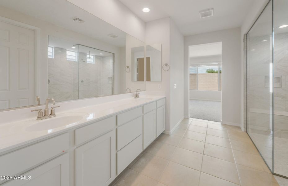 Owner's Bathroom Owner's Bathroom