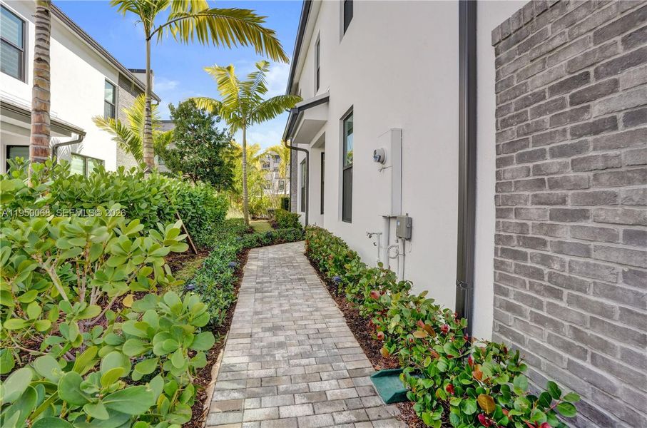 Exterior details and patio area of a home in , Plantation (Image 31).