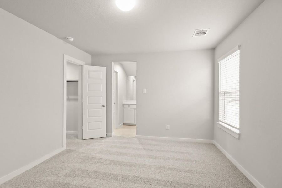 Spacious, unfurnished interior of a new home in Barton Creek Ranch, Conroe (Image 12). Spacious, unfurnished interior of a new home in Barton Creek Ranch, Conroe (Image 12).