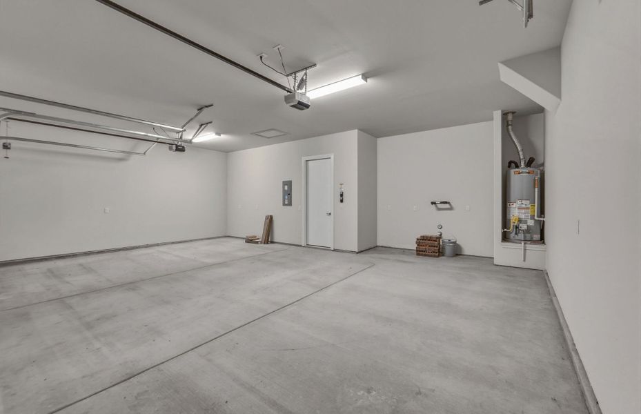 Spacious, unfurnished interior of a new home in Sun City Texas, Georgetown (Image 20).