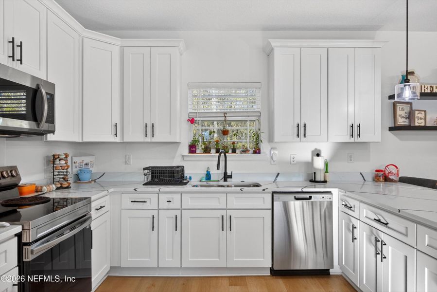 Furnished interior view inside a new home in , Middleburg (Image 9).