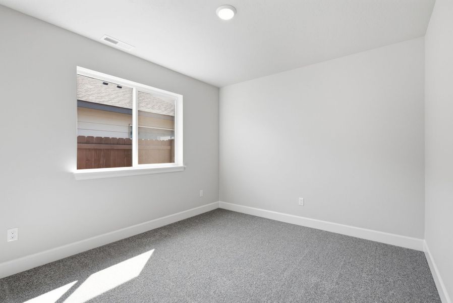 Spacious, unfurnished interior of a new home in Feather Ridge, Redmond (Image 23).