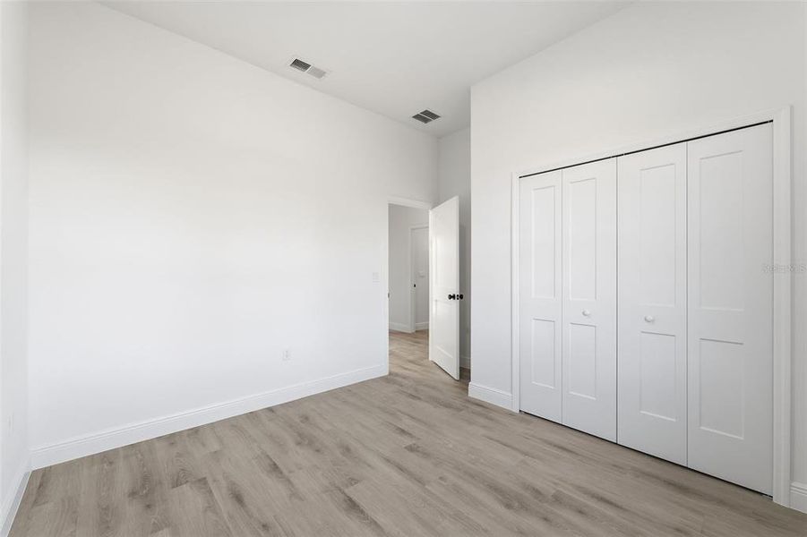 Spacious, unfurnished interior of a new home in , Ocala (Image 24).
