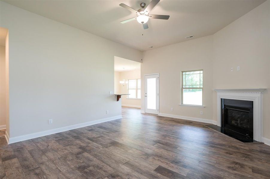 Spacious, unfurnished interior of a new home in Harrison Valley, Simpsonville (Image 11).