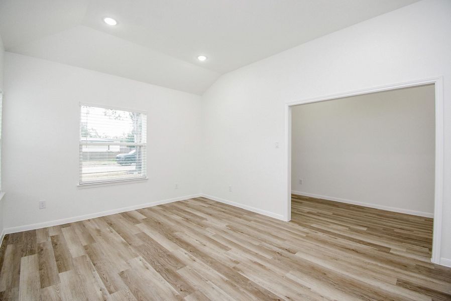 Spacious, unfurnished interior of a new home in , Houston (Image 34).