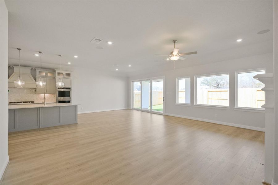 Spacious, unfurnished interior of a new home in Sienna 65', Missouri City (Image 32).