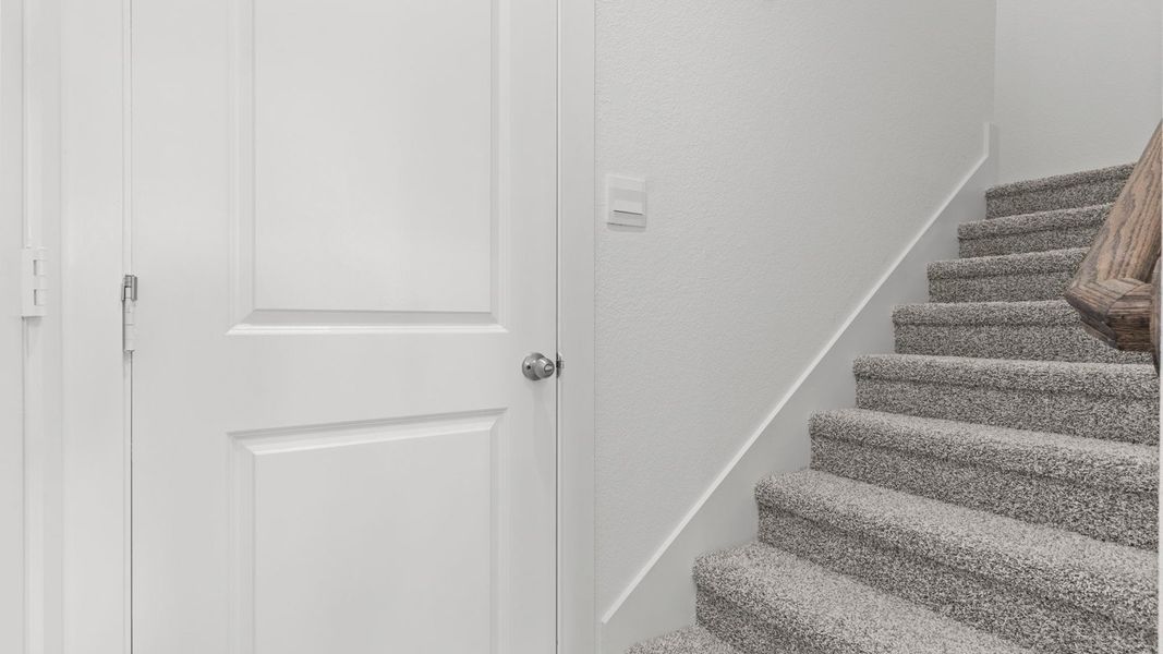 Spacious, unfurnished interior of a new home in Lexington Village, Missouri City (Image 17).