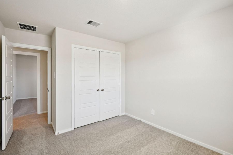 Spacious, unfurnished interior of a new home in Stewart's Ranch, Conroe (Image 30).