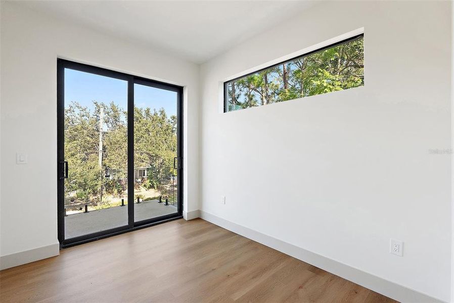 Spacious, unfurnished interior of a new home in , Tampa (Image 23).