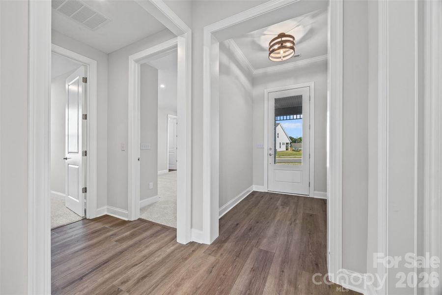 Spacious, unfurnished interior of a new home in Handsmill on Lake Wylie, York (Image 16).