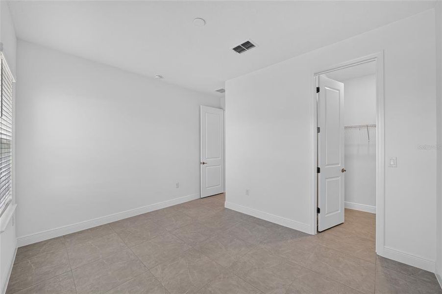 Spacious, unfurnished interior of a new home in , Ocala (Image 40).