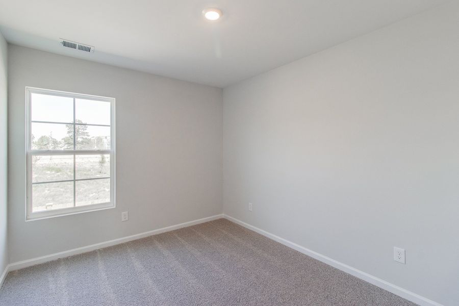 Spacious, unfurnished interior of a new home in Astoria, Columbia (Image 27).