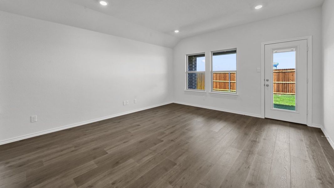 Spacious, unfurnished interior of a new home in Elevon, Lavon (Image 13).