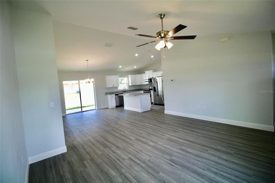 Spacious, unfurnished interior of a new home in , Ocala (Image 20).