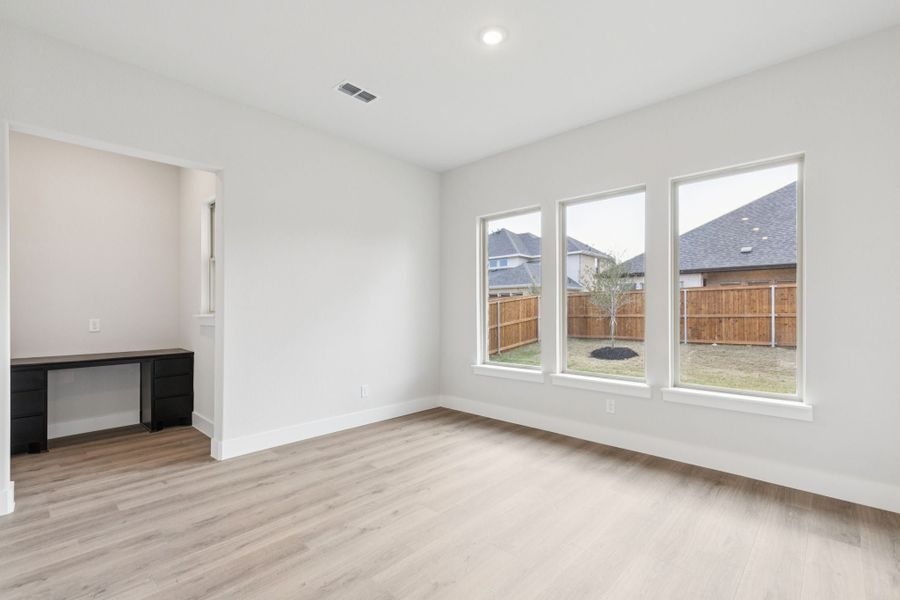 Spacious, unfurnished interior of a new home in Dove Hollow, Waxahachie (Image 20). Spacious, unfurnished interior of a new home in Dove Hollow, Waxahachie (Image 20).