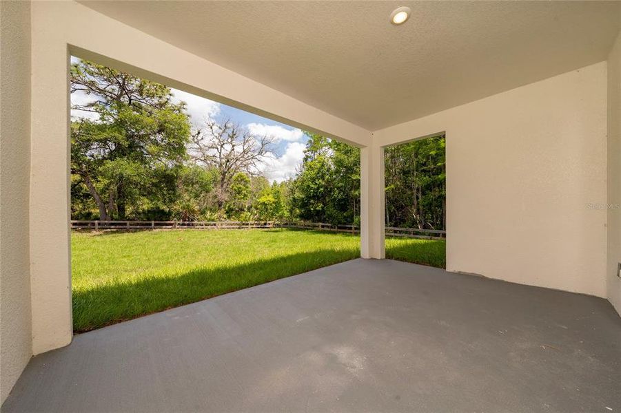 Exterior details and patio area of a home in , Orlando (Image 3).
