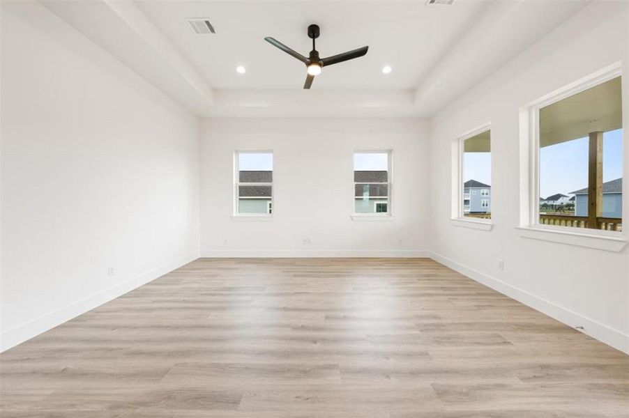 Spacious, unfurnished interior of a new home in , Galveston (Image 26).
