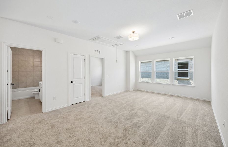 Spacious, unfurnished interior of a new home in Highland Lakes, McKinney (Image 22).