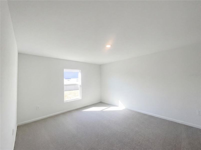 Spacious, unfurnished interior of a new home in Peace Creek Reserve, Winter Haven (Image 19).