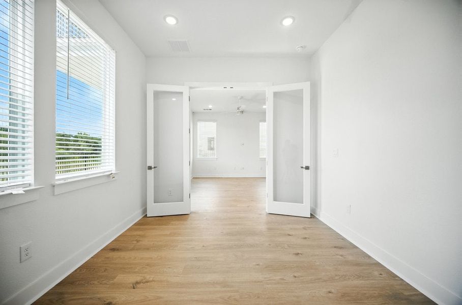 Spacious, unfurnished interior of a new home in Foxfield, Austin (Image 15). Spacious, unfurnished interior of a new home in Foxfield, Austin (Image 15).