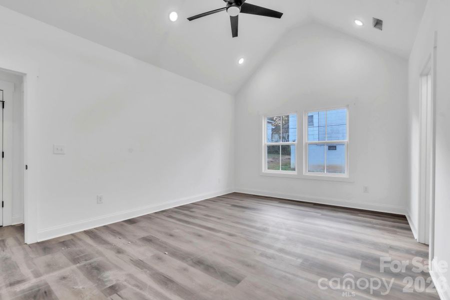 Spacious, unfurnished interior of a new home in , Greenville (Image 19).