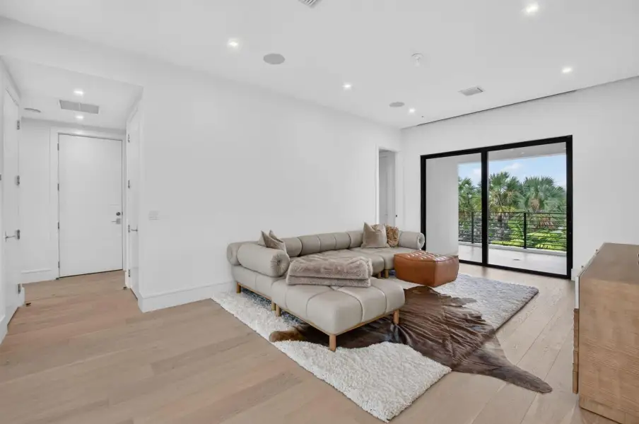 2ND FLOOR LOFT