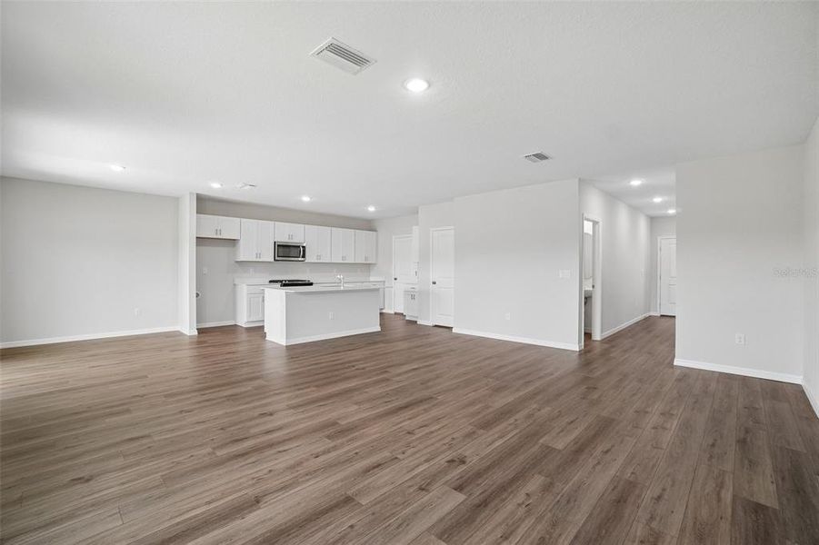 Spacious, unfurnished interior of a new home in Two Rivers, Zephyrhills (Image 22).