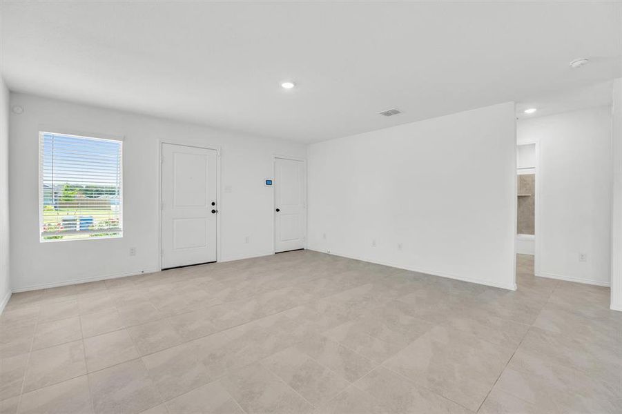 Spacious, unfurnished interior of a new home in Wright Farms: Cottage Collection, Dallas (Image 13).